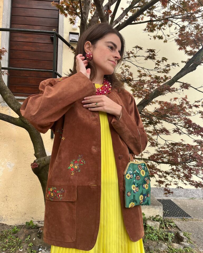 Instagram post from lepi_vintageshop. This post is in position 8.