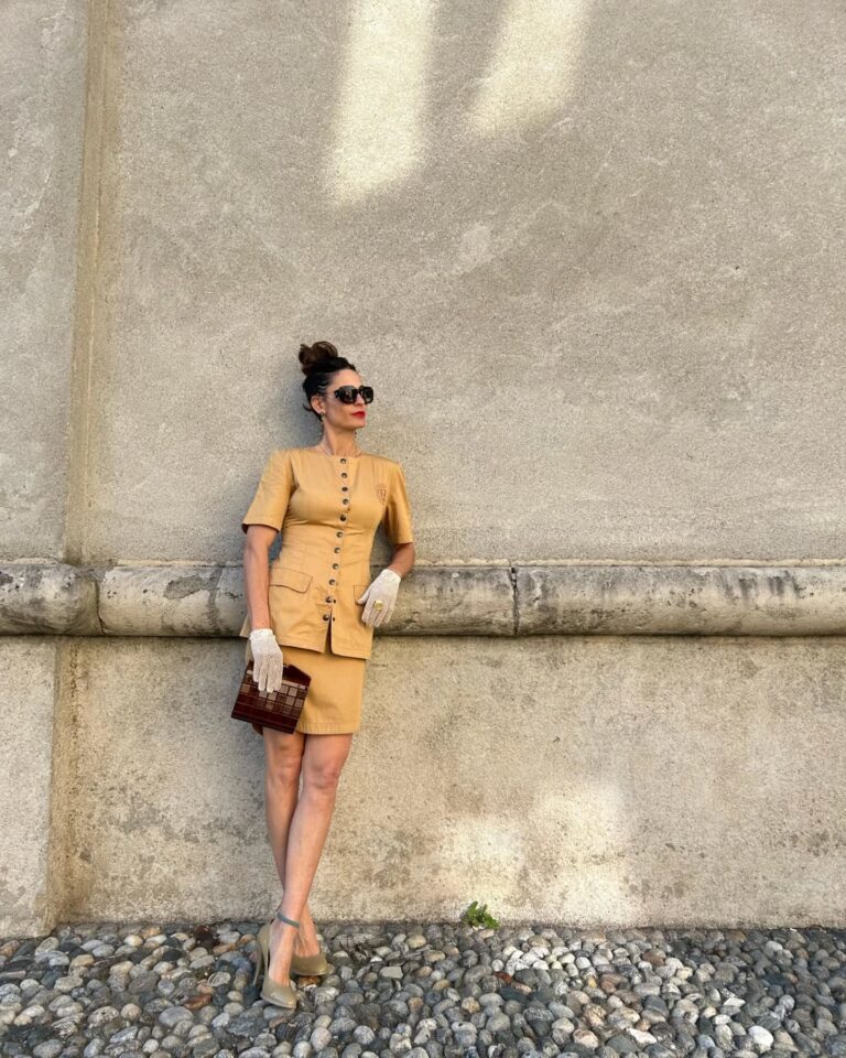 Instagram post from lepi_vintageshop. This post is in position 2.
