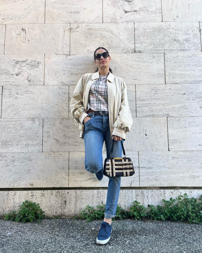 Instagram post from lepi_vintageshop. This post is in position 12.